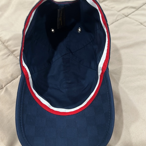 Louis Vuitton hat - Picture 7 of 8